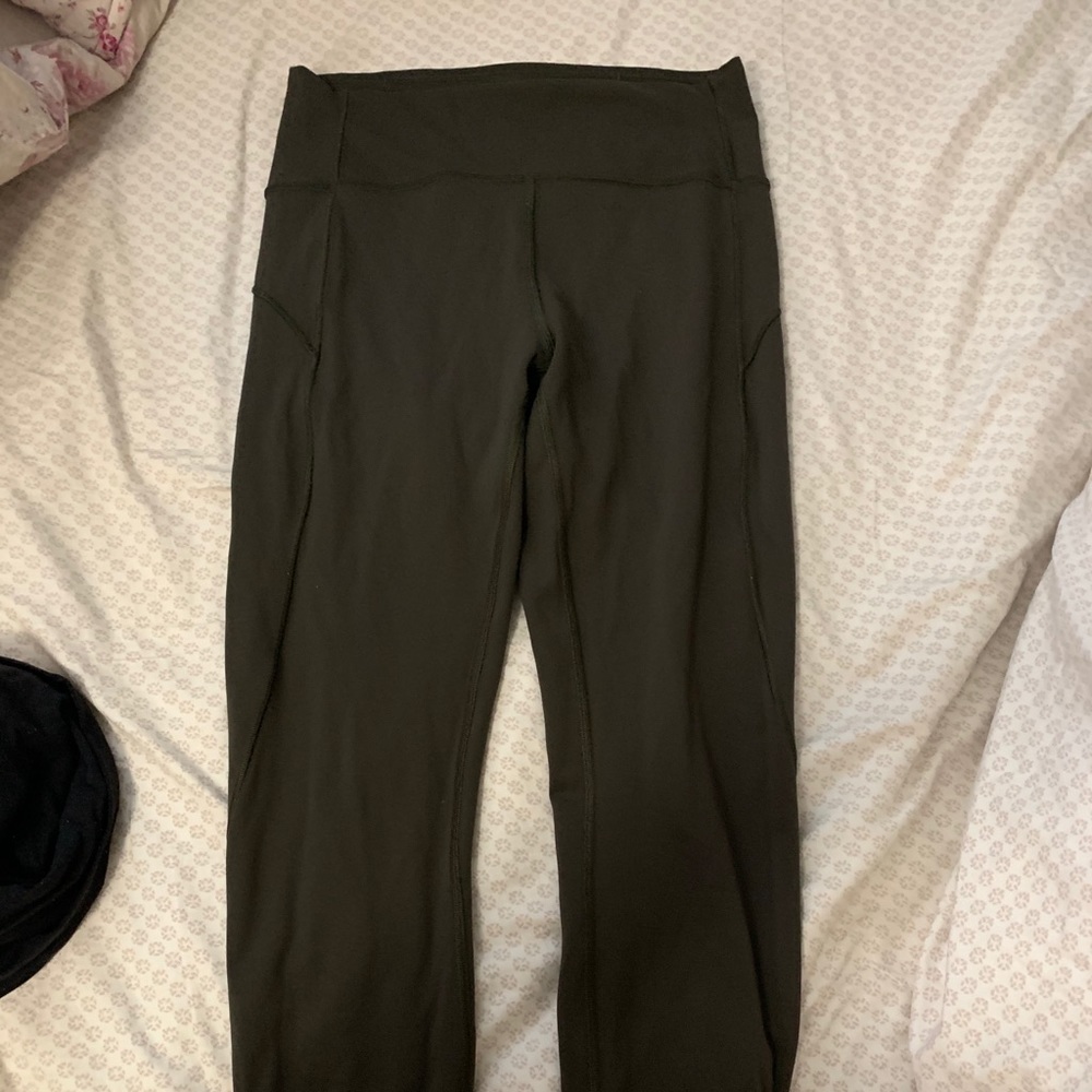 Lulu lemons only wore twice and super comfy